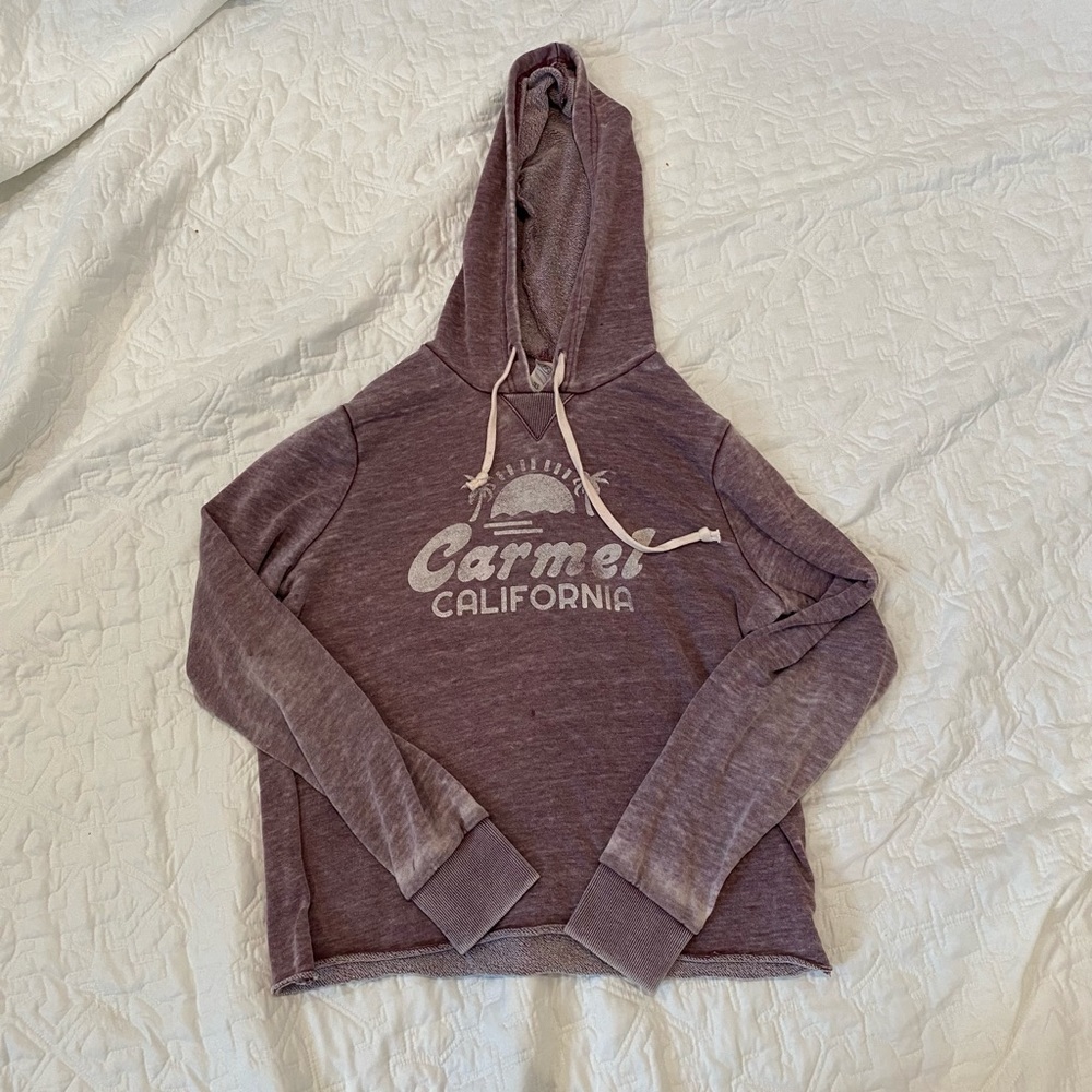 Purple Carmel sweatshirt!! 💜🏝